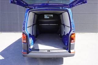 Volkswagen Transporter 2023 - 150pk automaat L2H1 2x Schuifdeur Apple Carplay Cruise control Navigatie Airco LED Parkeersensoren 17" Velgen image 3 thumbnail