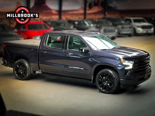 Chevrolet Silverado 2024 - USA High Country Black Edition 6.2 V8 420 PK, obrazek 3