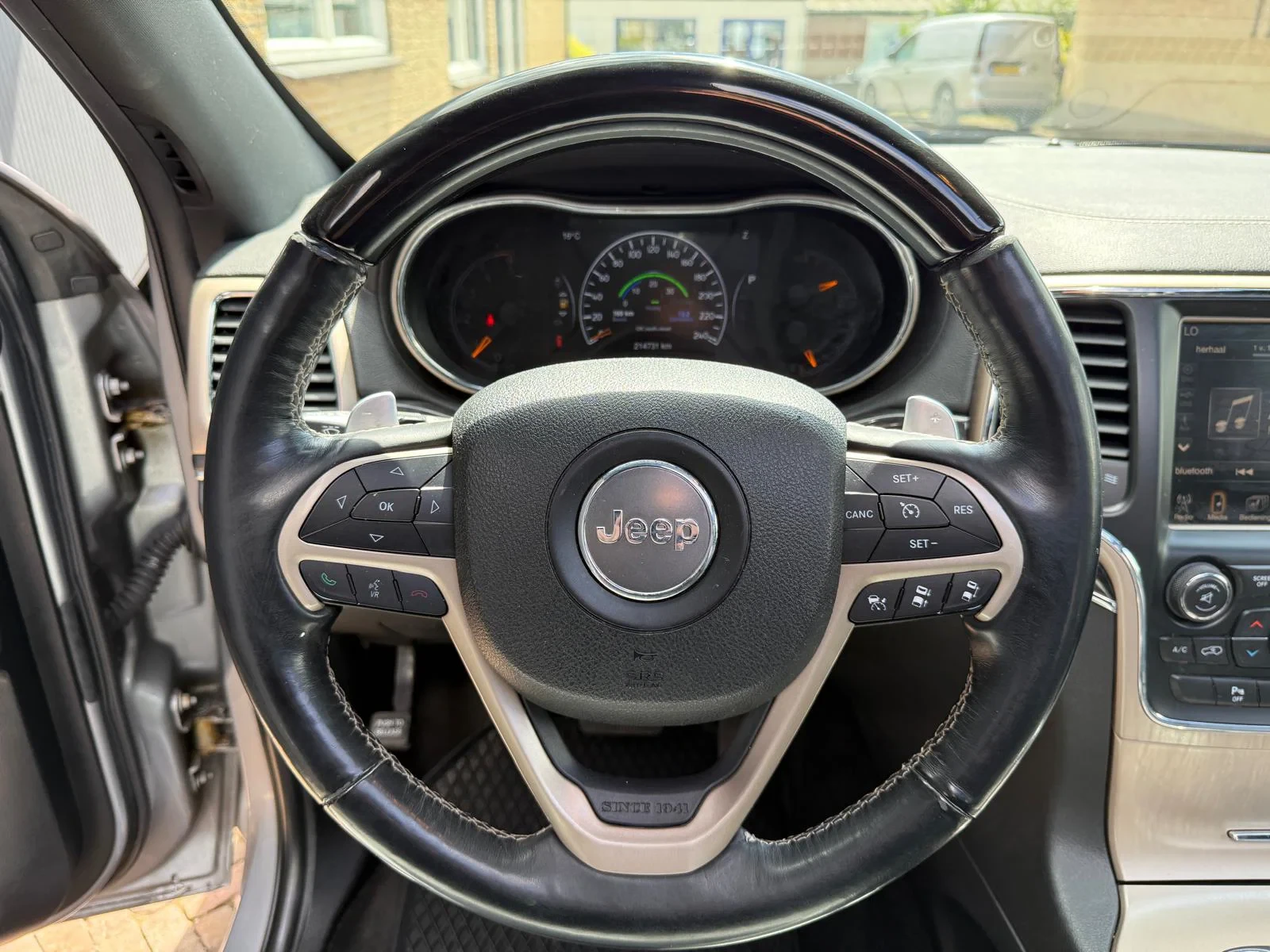 Jeep Grand Cherokee 2014 - 3.0 V6 CRD Overland 4x4 Grijskenteken Pano Luchtvering Stoelverwarm/verkoel. Leer Trekhaak afbeelding 11