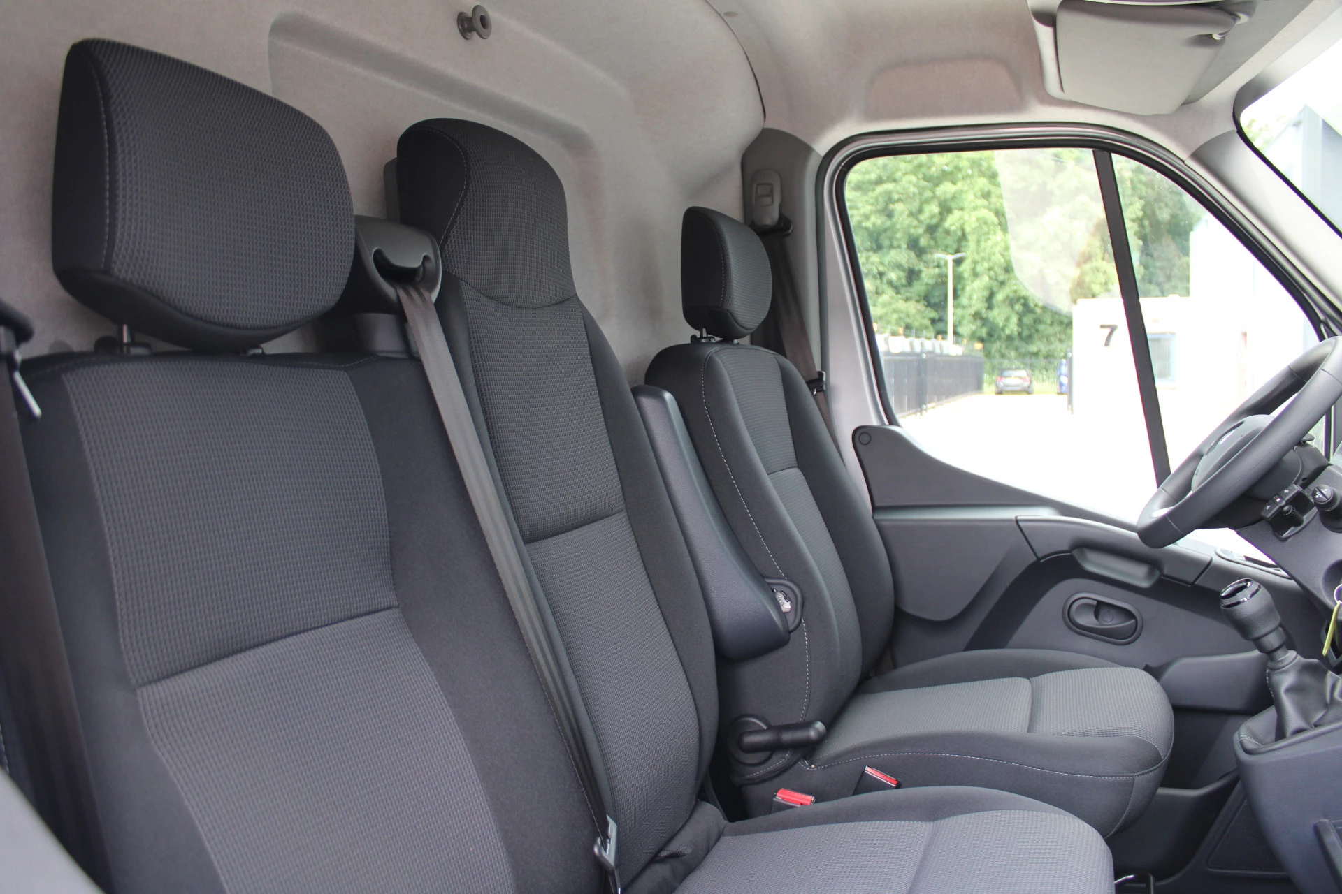 Renault Master 2024 - T35 2.3 dCi 180pk L3H2 - Airco - Navigatie - Camera - Cruise - Parkeersensoren - 105l tank - Rijklaar obrázek 6