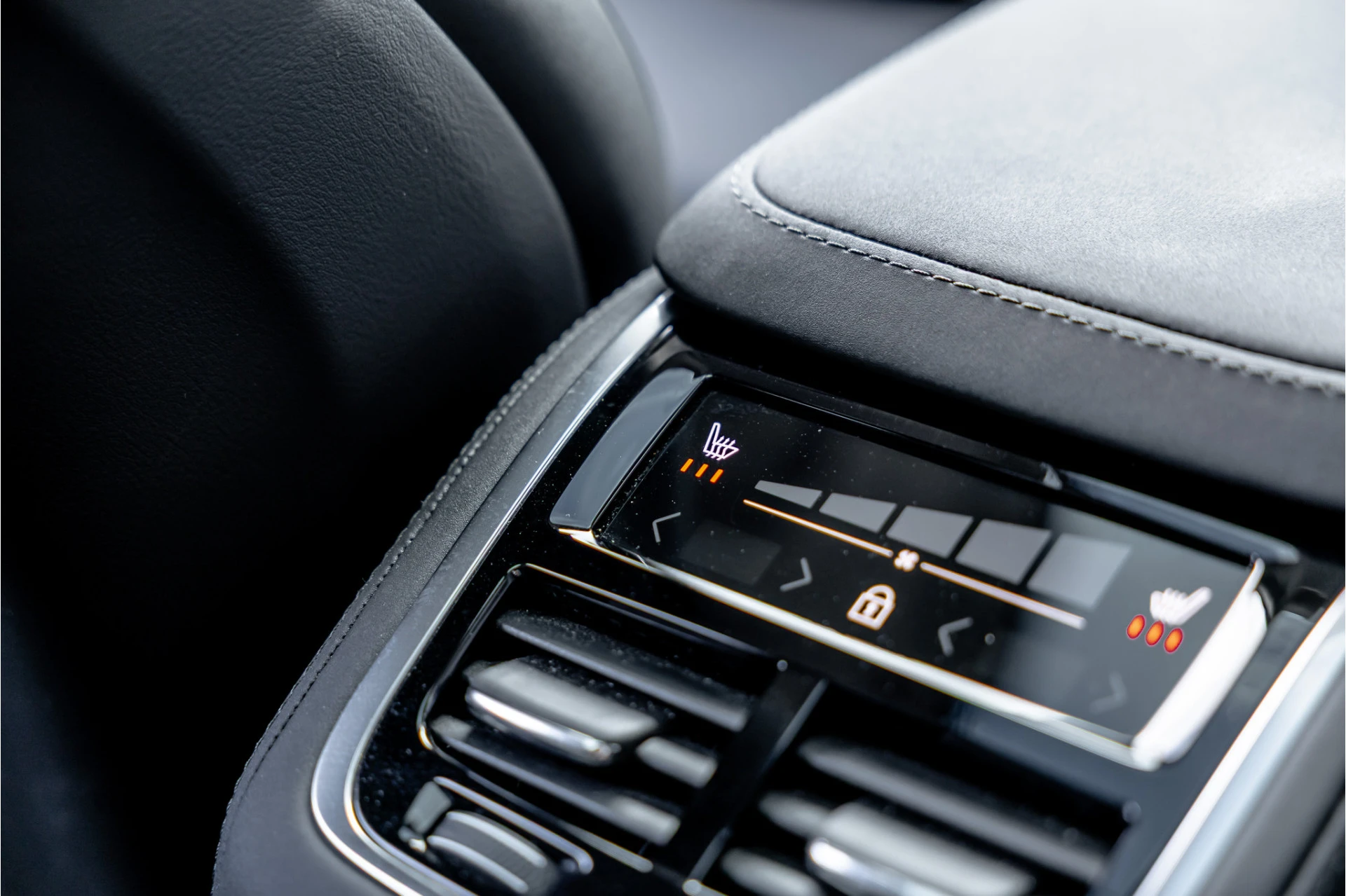 Volvo XC90 2025 - 2.0 T8 Plug-in hybrid AWD Plus Bright afbeelding 27