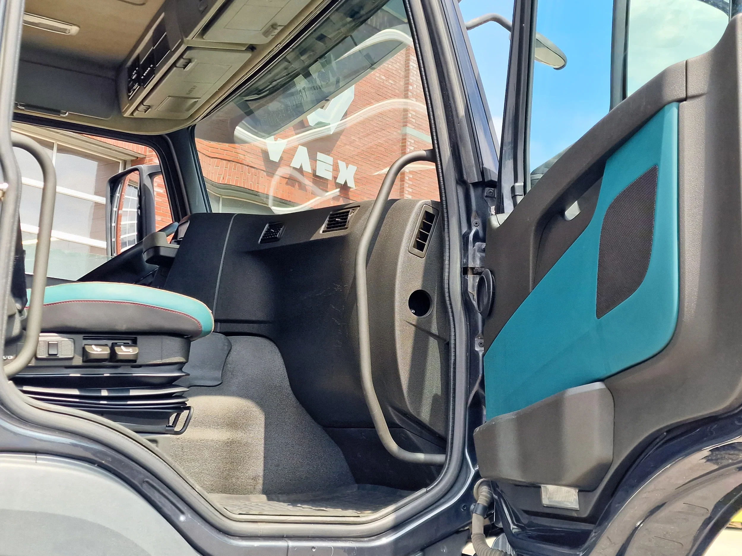 Volvo FM 420 2016 - 4x2 - Full air - WB 430 - Euro 5 - Skiploader afbeelding 19
