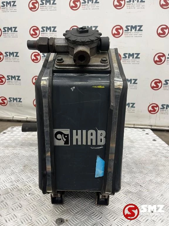 Hiab 2005 - Occ hydraulische tank + bedieningsventiel Hiab afbeelding 1