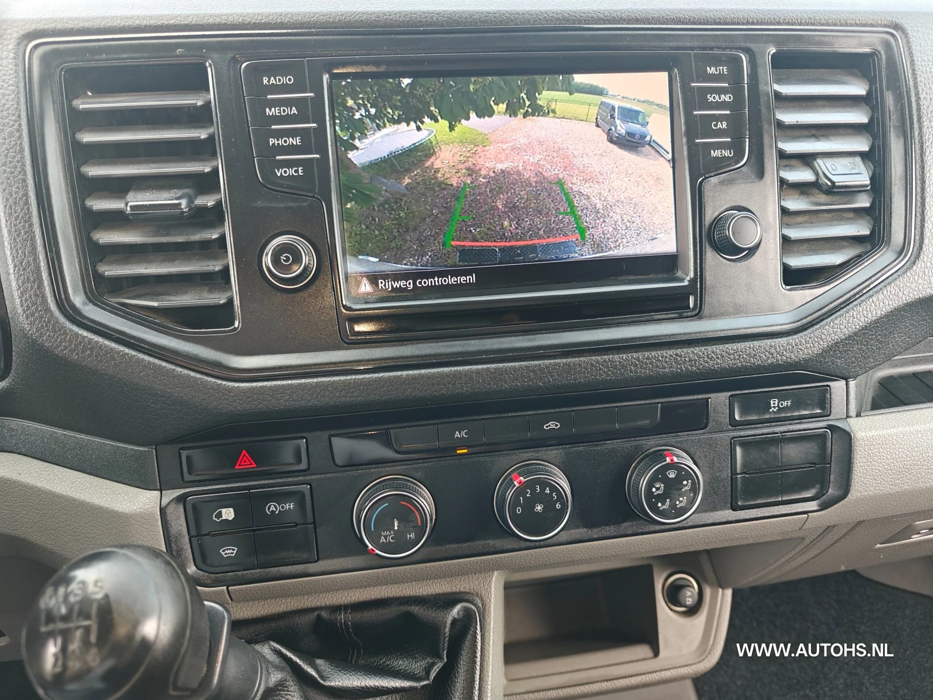 Volkswagen Crafter 2018 - 35 2.0 TDI L3H3 EL Highline ,Euro 6 , 1e Eig. 3000 KG trekkracht , Lage km , cruise , camera. image 10