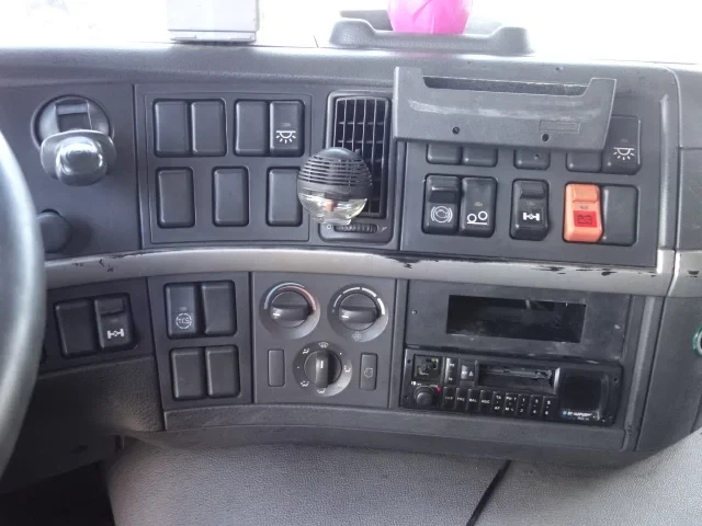 Volvo FM 9 2002 - 18600 LITER FEULTANK,4 COMPARTMENTS afbeelding 6