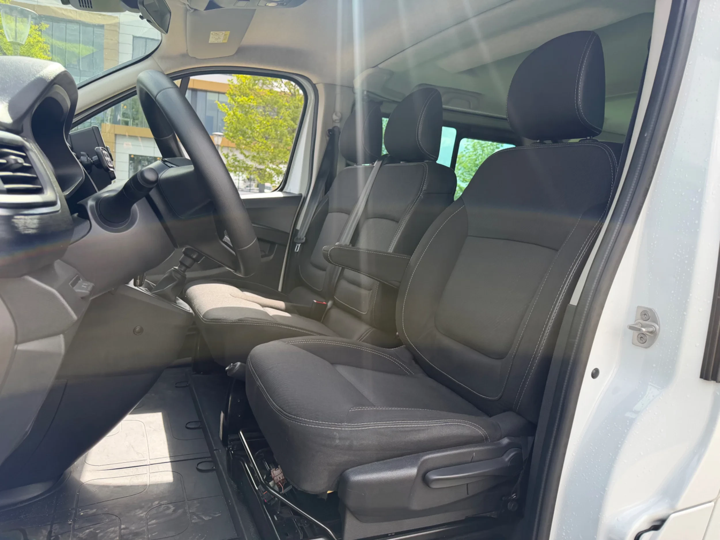 Renault Trafic 2023 - 2.0DCI L2H1 Personenvervoer Airco + Dak Airco Cruisecontrol 150PK afbeelding 16