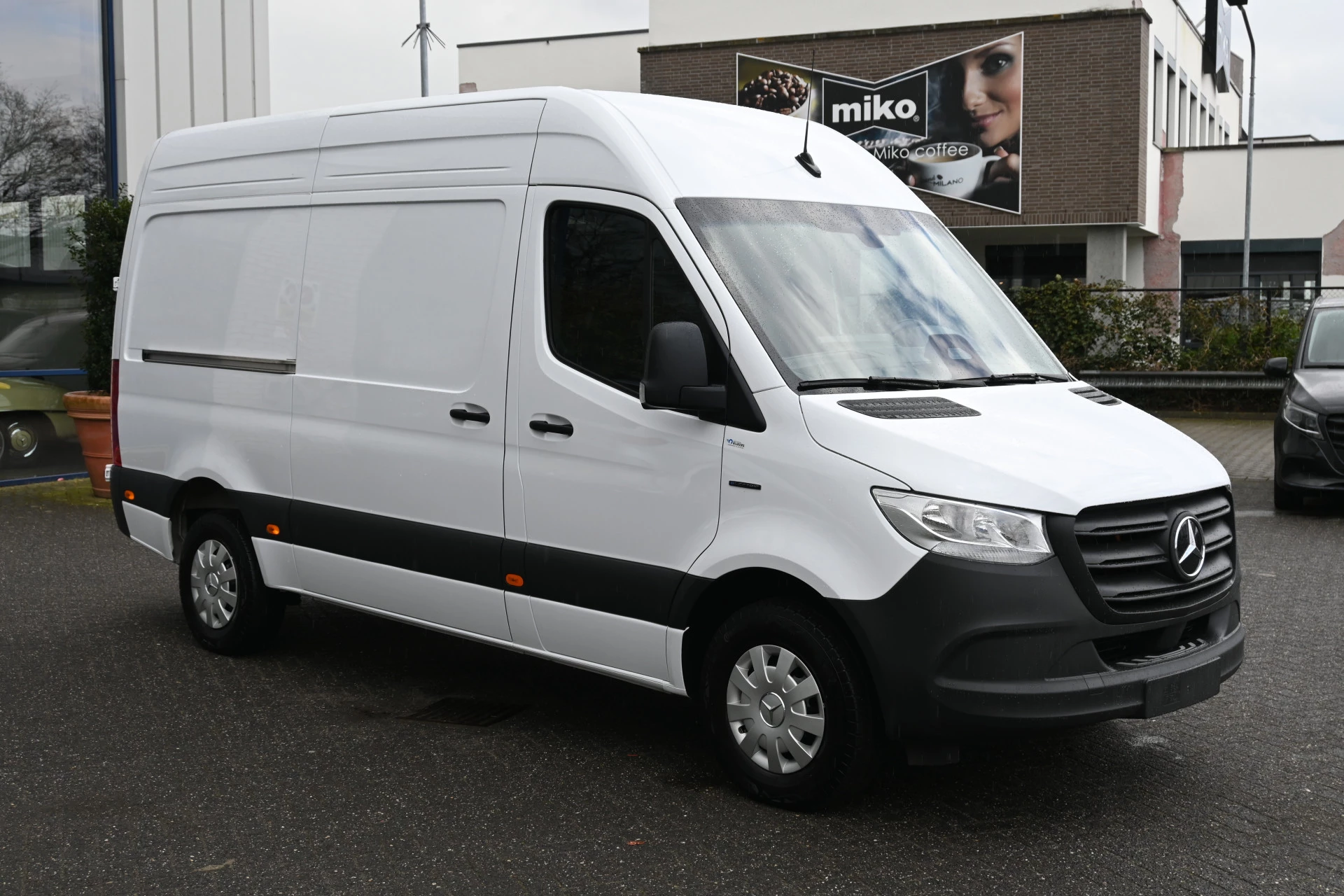 Mercedes-Benz eSprinter 2024 - 320 L2H2 RWD Pro 81kWh Bild 9
