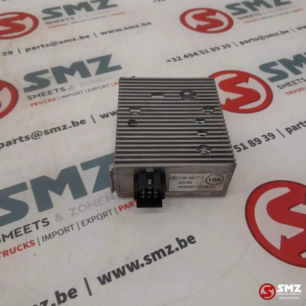 Mercedes-Benz - Occ omvormer 24/12V 10A afbeelding 1