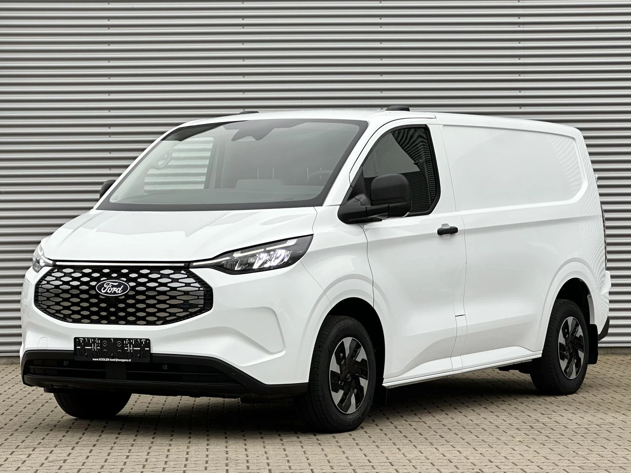 Ford E-Transit 2025 - Cust. 320 L1H1 Trend 65 kWh Nieuw! image 1