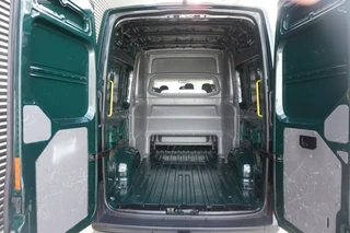 Volkswagen Crafter 2024 - 140pk L3H3/L2H2 Dubbele cabine 6 persoons Apple Carplay Trekhaak Camera Parkeersensoren Cruise control Stoelverwarming image 3 thumbnail