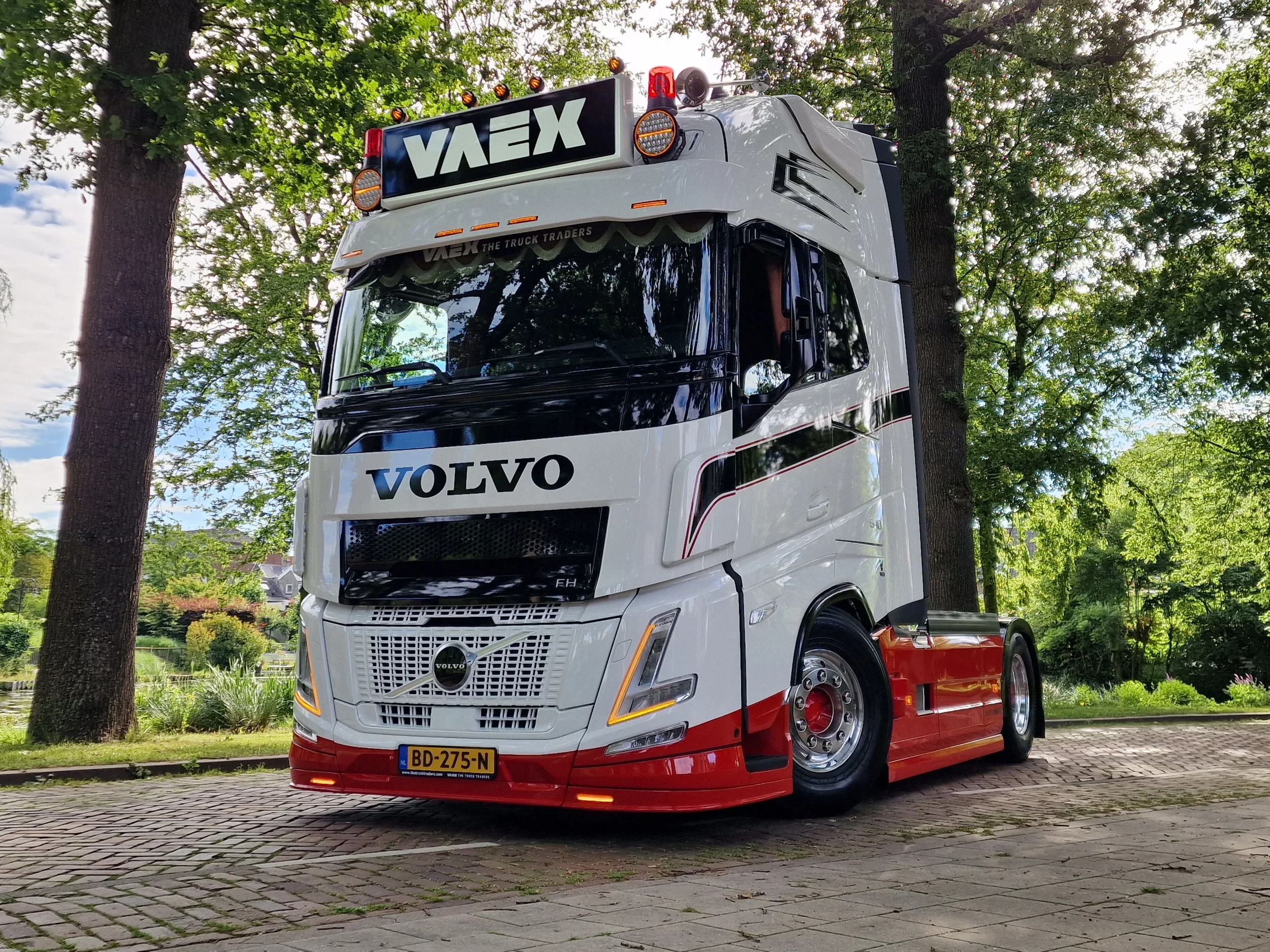 Volvo FH 2026 - 540 Aero Globetrotter XL 4x2 - New - Full spec - Show Truck - BUFFL interior - Retarder - I parkcool - Full air immagine 15