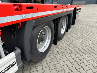 KAESSBOHRER N/A 2026 - new and unused Heavy-Duty flatbed / 690cm extendable / steering axle / lift axle / twistlocks / timberstakes / NL-trailer / APK: 04-2027 imagem 40