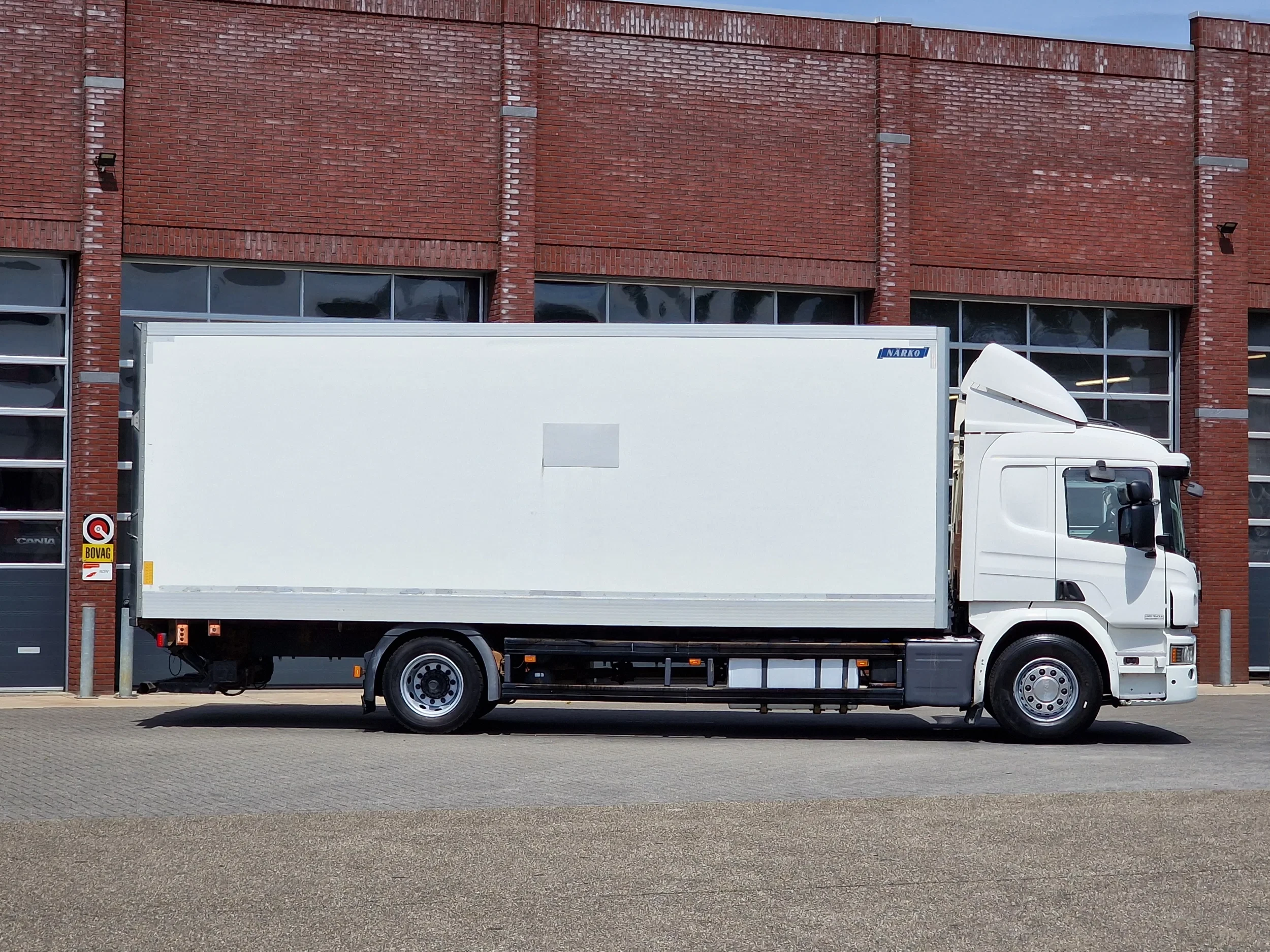 Scania P 2015 - P280 4x2 - Box with sidedoors - Zepro loadlift - Full air - Sleeper cab obrázek 11