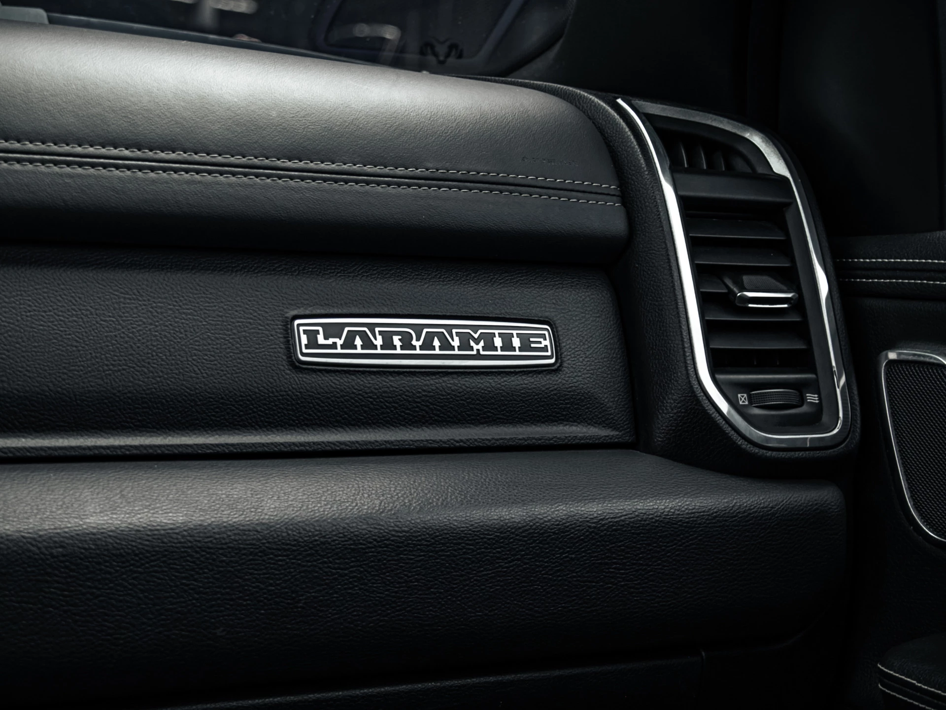 Dodge Ram 1500 2021 - 5.7 V8 4x4 Crew Cab Laramie obrázek 13