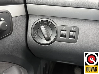 Volkswagen Touran 2014 - 1.2 TSI Easyline BlueMotion изображение 17
