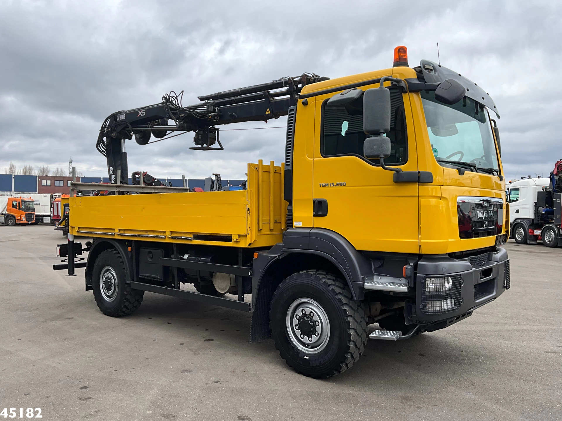 MAN TGM 2010 - 13.290 4x4 Hiab 9 Tonmeter laadkraan Just 222.472 km! image 5