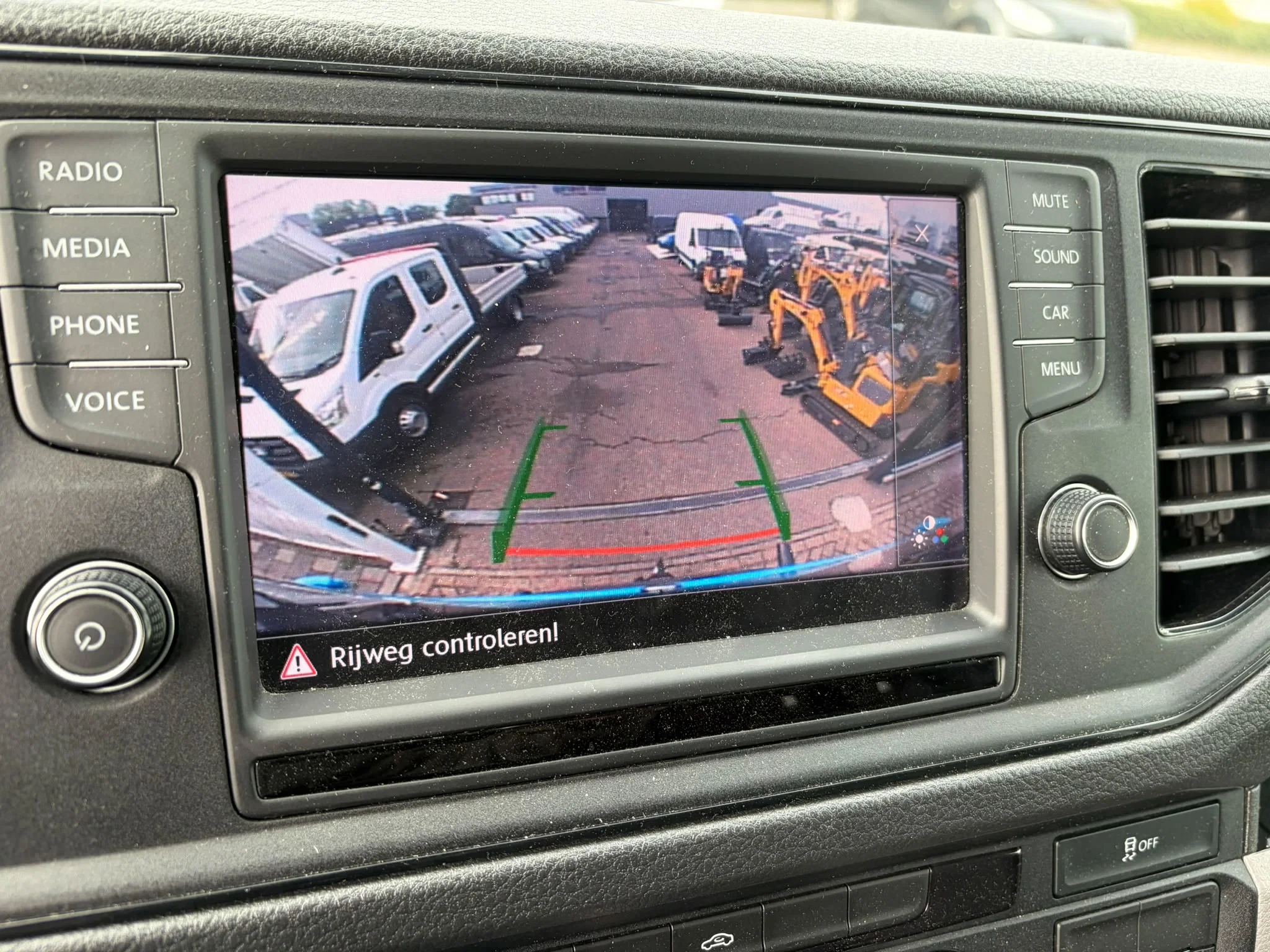 Volkswagen Crafter 2020 - 140pk l3h3 (l2 h2) airco camera 78000km afbeelding 11