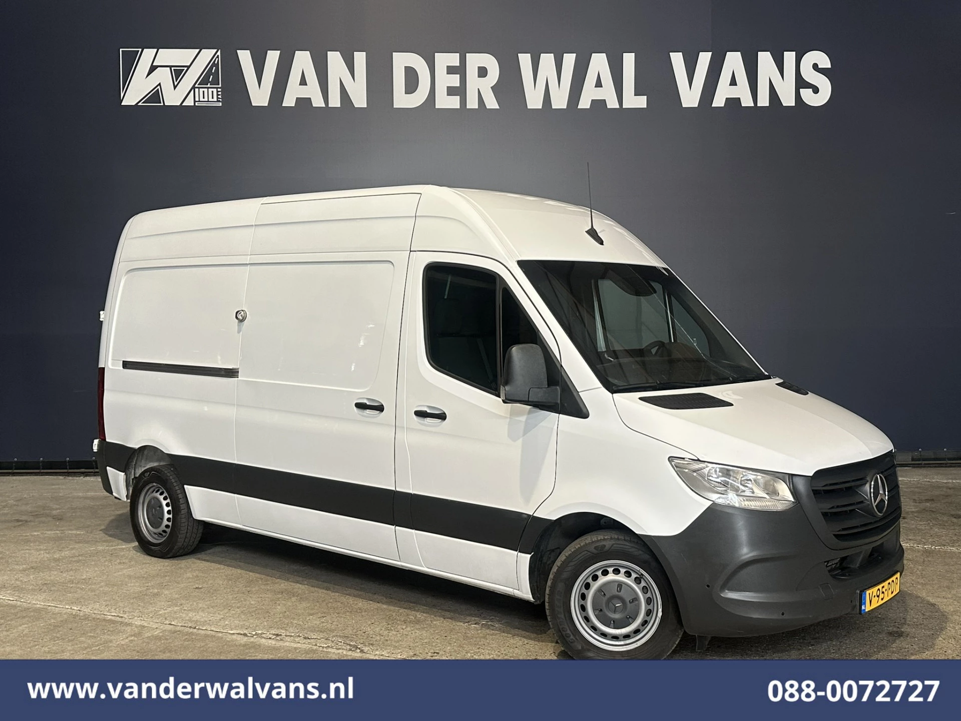Mercedes-Benz Sprinter 2020 - 214 CDI 143pk L2H2 Euro6 Airco | Camera | Apple Carplay | Cruisecontrol | Trekhaak Bild 1