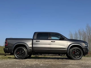 Dodge Ram 1500 2021 - LARAMIE NIGHT WIDEBODY 5.7L V8, LUCHTV, HUD, PANO, H&K, 360, ACC, ORIG NED obrazek 3