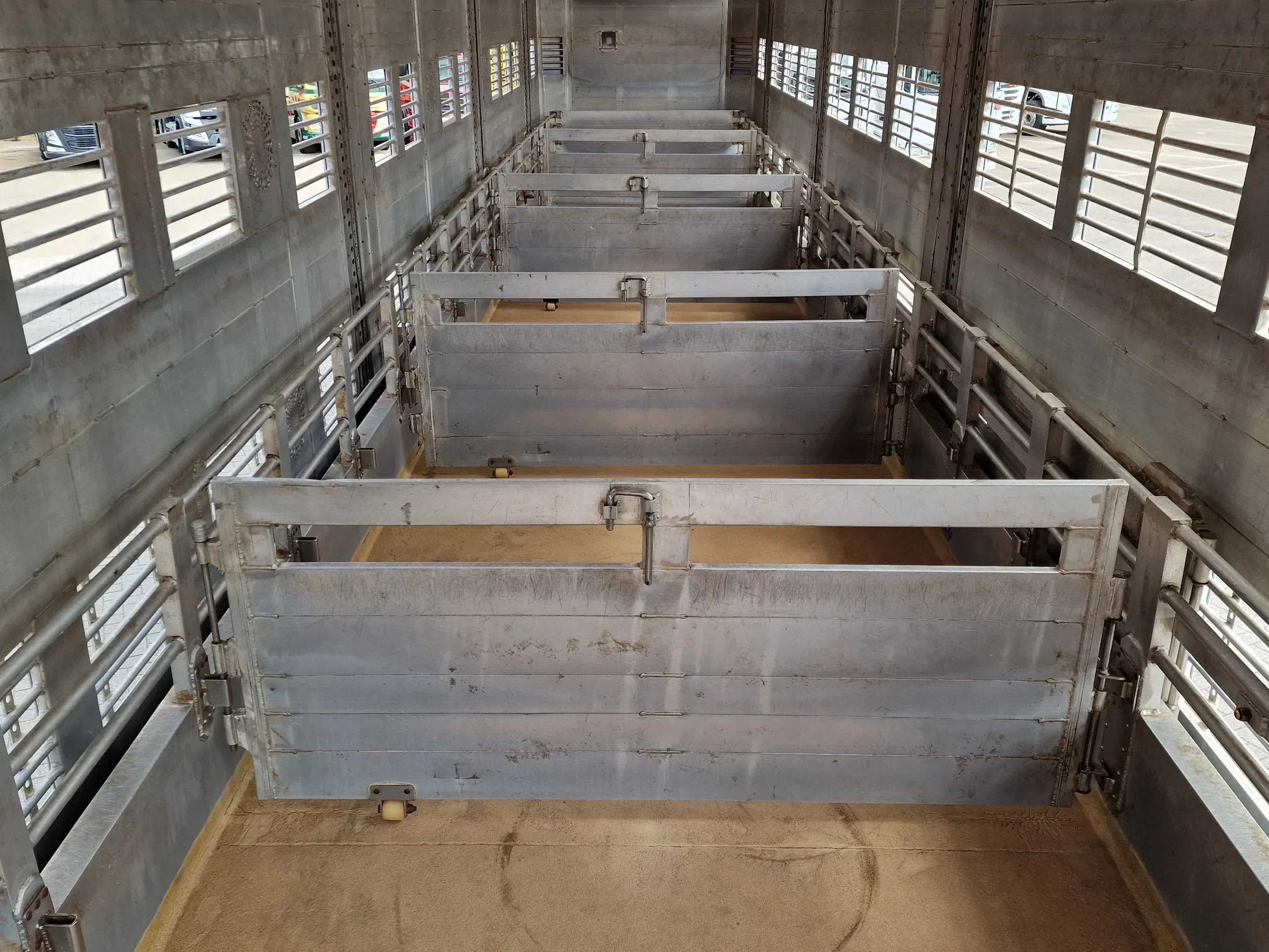 Finkl 2006 - 3 deck - lift- water - vans - steering axle afbeelding 24