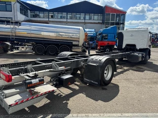 Renault D 2025 - MET MAAR KM 17.214 320HP - CHASSIS + DHOLLANDIA 1.500 KG bild 4