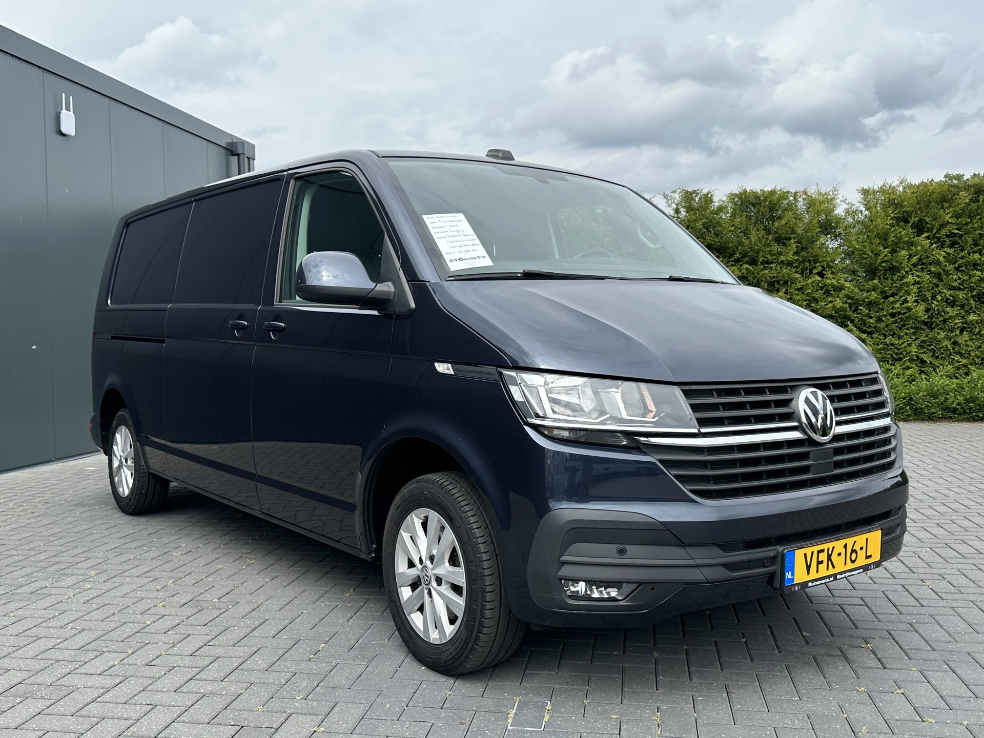 Volkswagen Transporter 2020 - 2.0 TDI HIGHLINE / STARLIGHT BLUE METALLIC / L2H1 / TREKHAAK / CAMERA / CRUISE / AIRCO obrázek 4