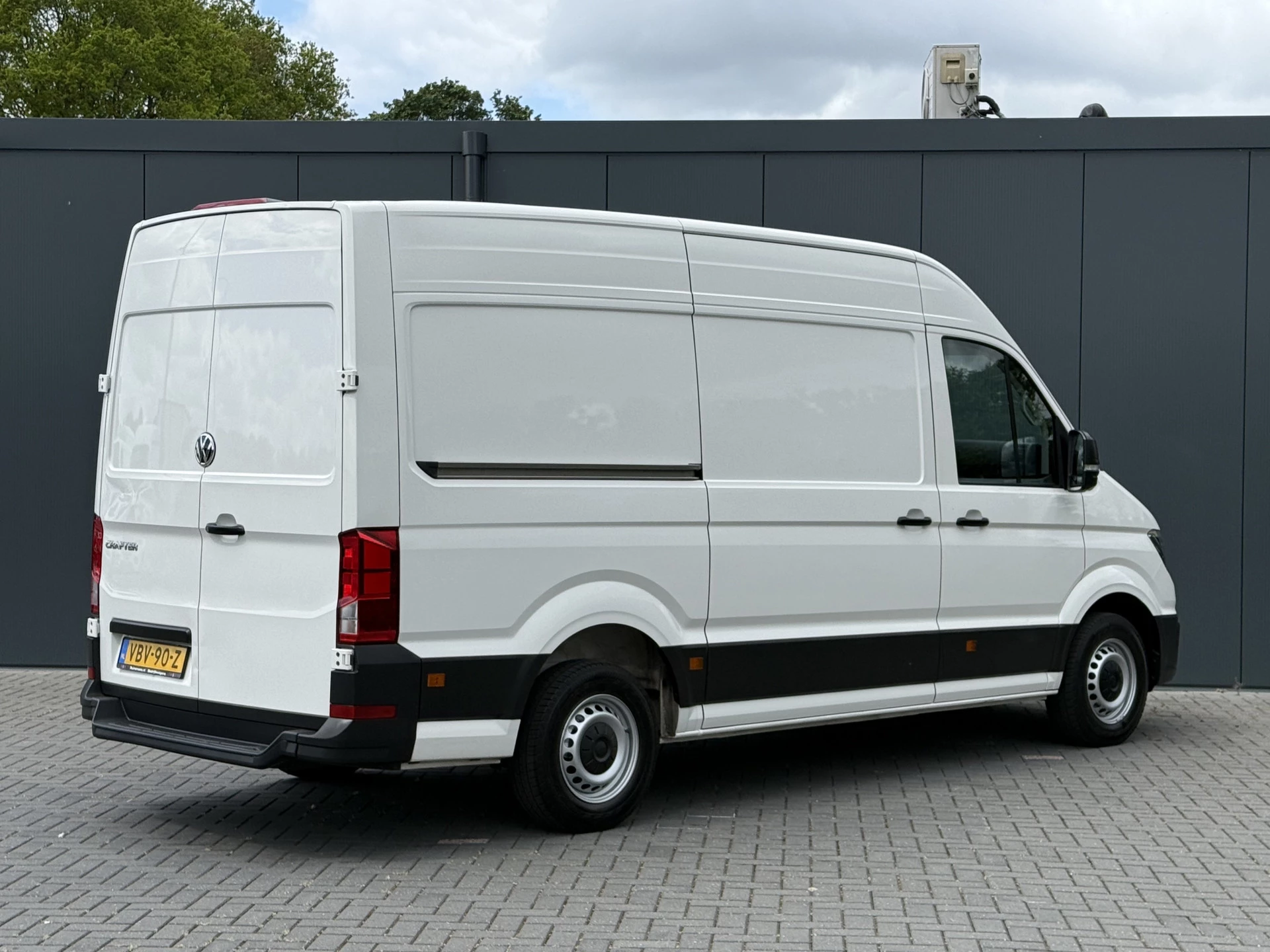 Volkswagen Crafter 2019 - 2.0 TDI 141 PK / L3H3 / 1e EIGENAAR / ZEER NETJES !! / AIRCO / CRUISE / ERGO GEVEERDE STOEL Bild 3