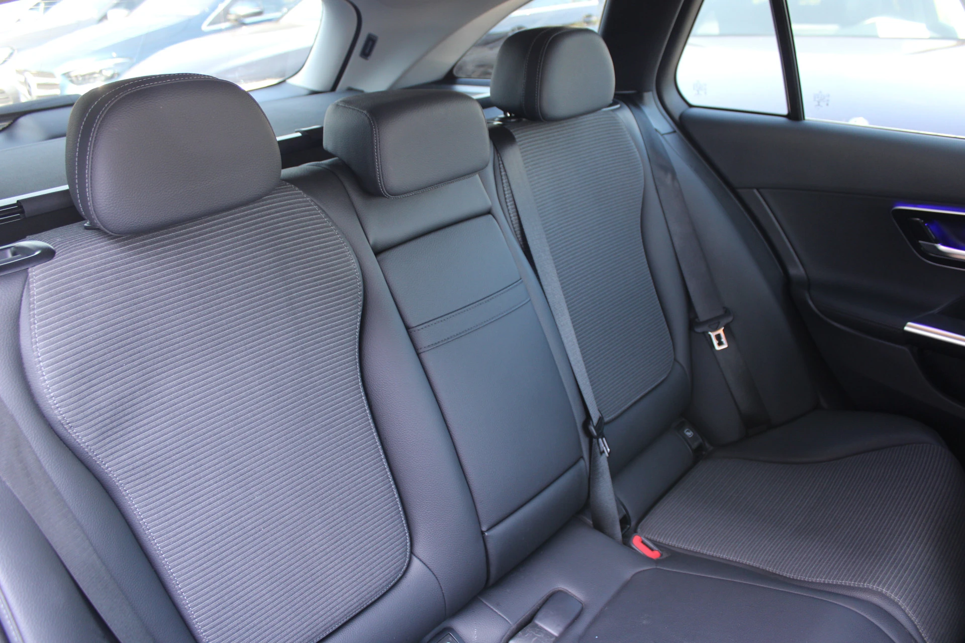Mercedes-Benz C-Class 2023 - Estate 300e Luxury Line NIGHT PAKKET <<MAGNO GREY>> HEAD-UP SFEER CARPLAY изображение 12