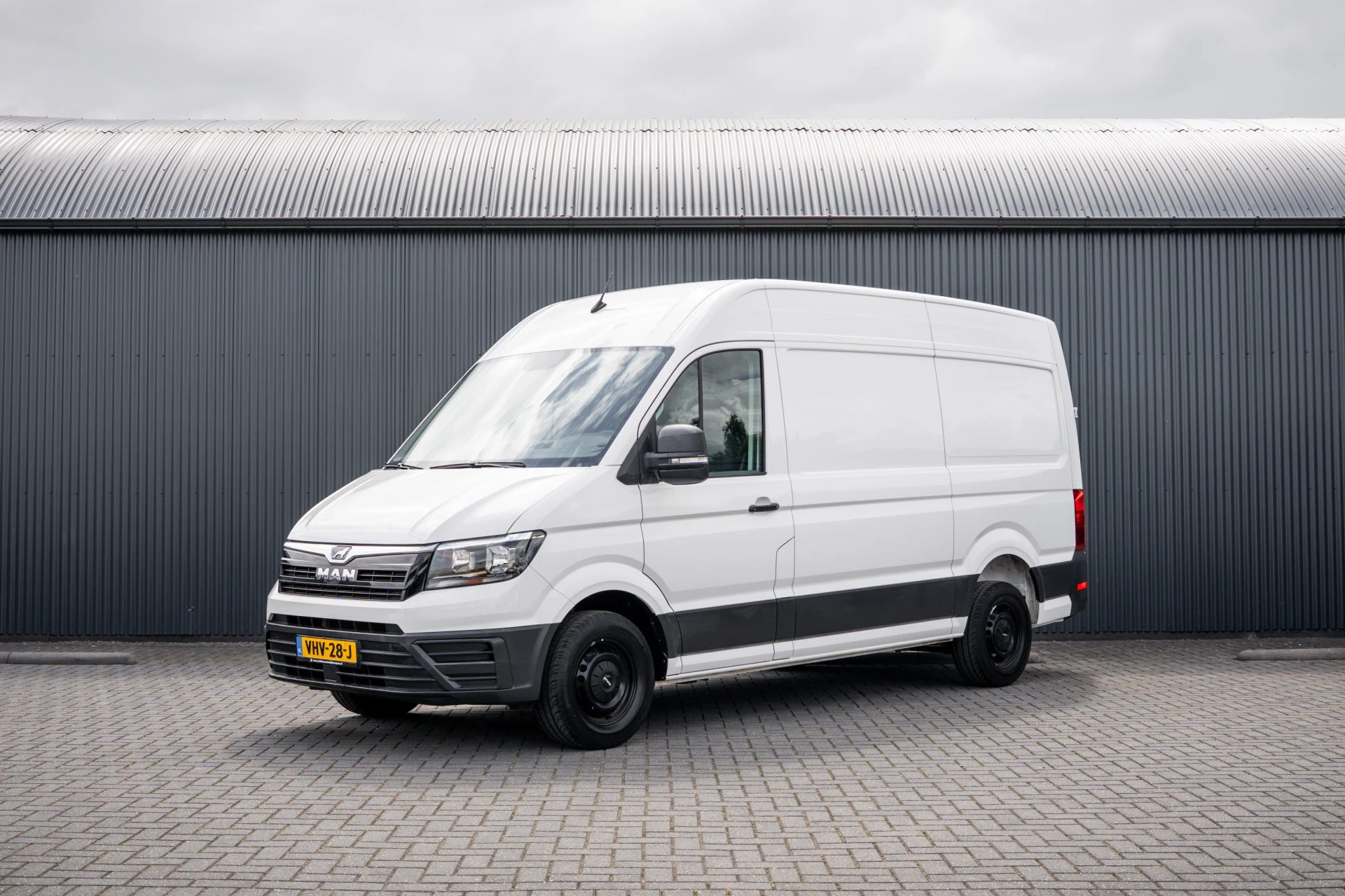MAN TGE 2021 - 2.0 TDI | L3H3 | 140 PK | 3-Zits | Trekhaak 3.0T | 1e Eigenaar | Camera | Carplay | Cruise | Airco | Trekhaak afbeelding 1