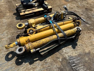 Cat N/A - 214 B FT cylinders imagem 2