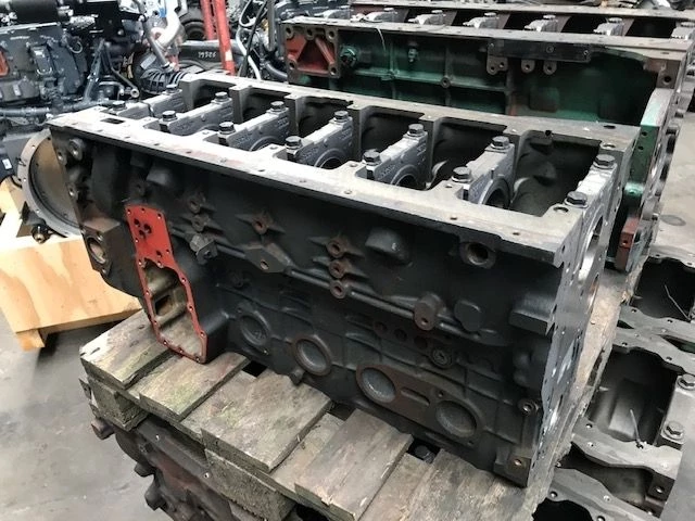 Iveco - 504368476 CILINDERBLOK 6 CILINDER EUROCARGO image 1