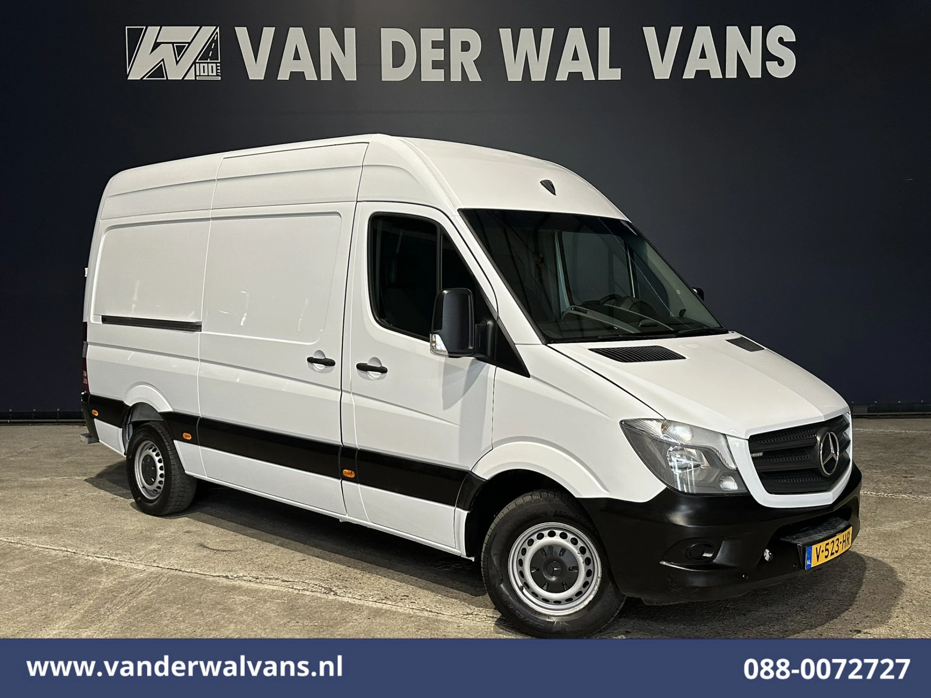 Mercedes-Benz Sprinter 2017 - 316 CDI 163pk L2H2 Euro6 Airco | Navigatie | 2800kg Trekhaak | Cruisecontrol image 1