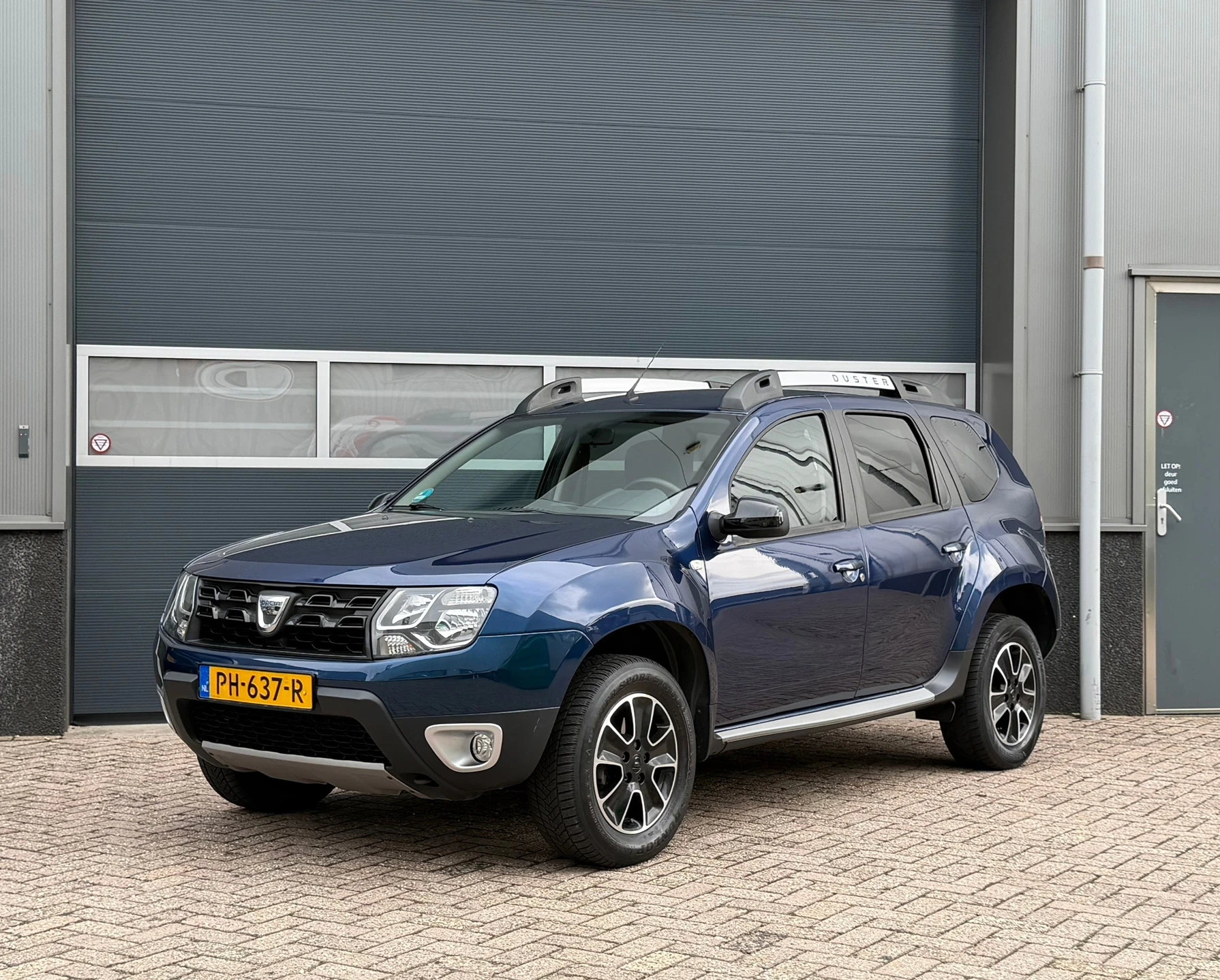 Dacia Duster 2017 - 1.2 TCe 4x2 Blackshadow bj.2017 Camera|Navi|Pdc|Cc|Nap. image 1