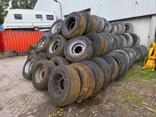 Container full 385/65R22.5 tires with rims image 2 thumbnail