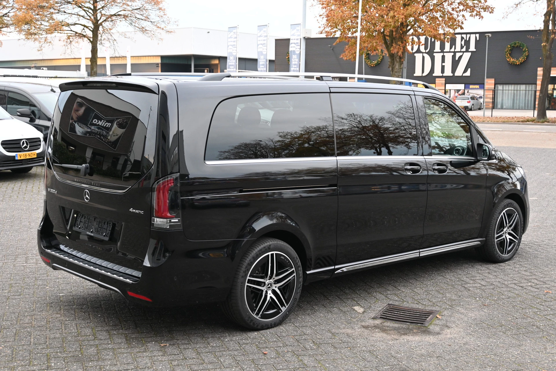 Mercedes-Benz V-Class 2024 - 300d 4-Matic AMG DC L3 XL image 3