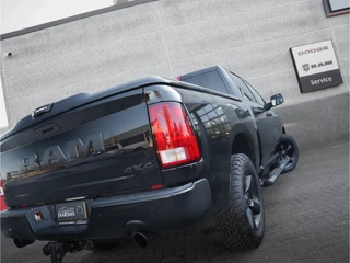 Dodge Ram 1500 2023 - 5.7 V8 Night Edition CrewCab Classic obrazek 14