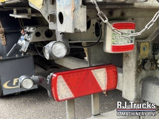 Fliegl SDS Curtainsider - Steer/Lift Axle | SAF | Forklift Mount | Boxes | S 2014 - N/A image 26