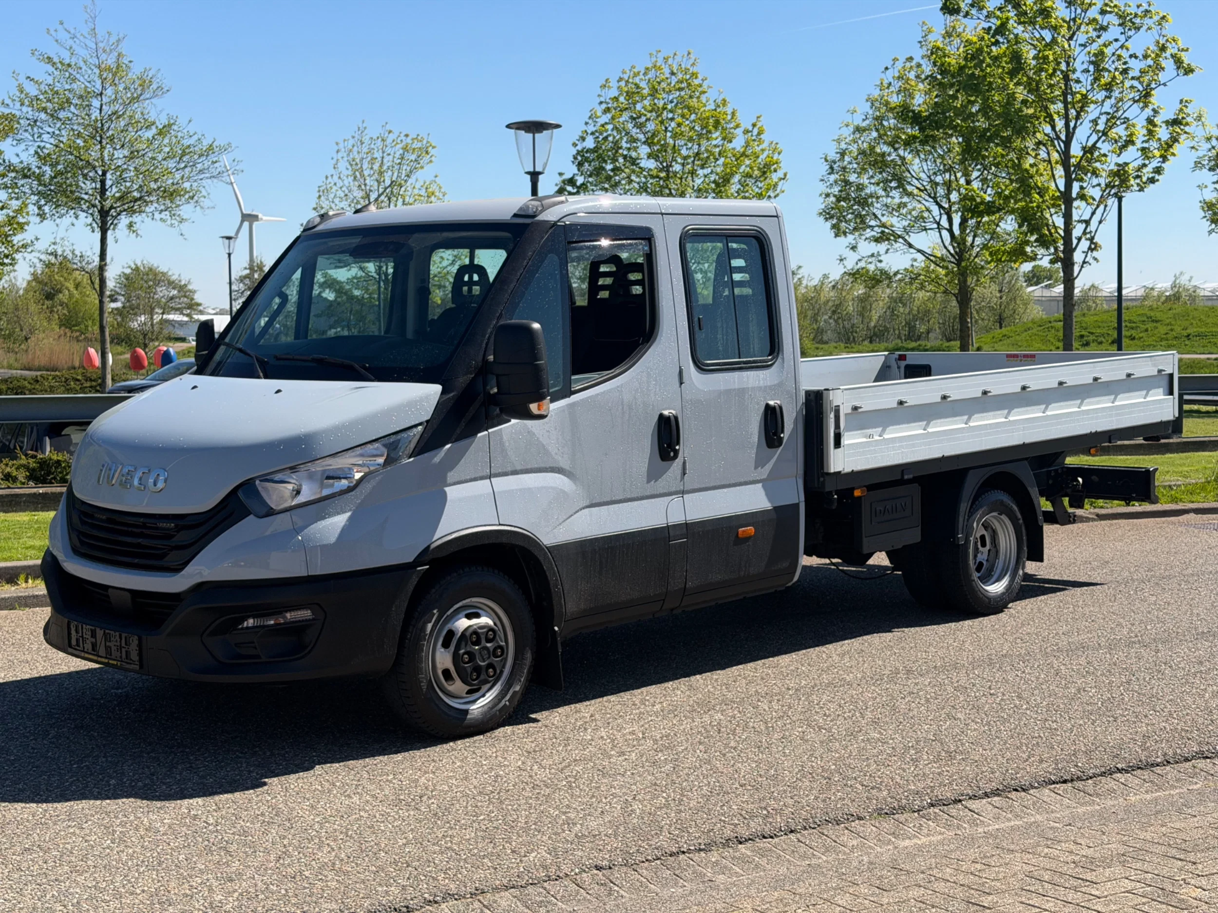 Iveco Daily 2023 - 35C18 Dubbelcabine Openlaadbak Automaat Airco Cruisecontrol Trekhaak Bild 2