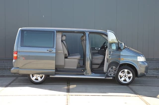 Volkswagen Transporter 2004 - 2.5 TDI 300 Budgetline DC 96KW Airco Trekhaak image 4