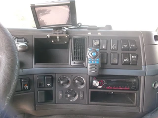 Volvo FM 400 2008 - 8X2 FULL STEEL image 10
