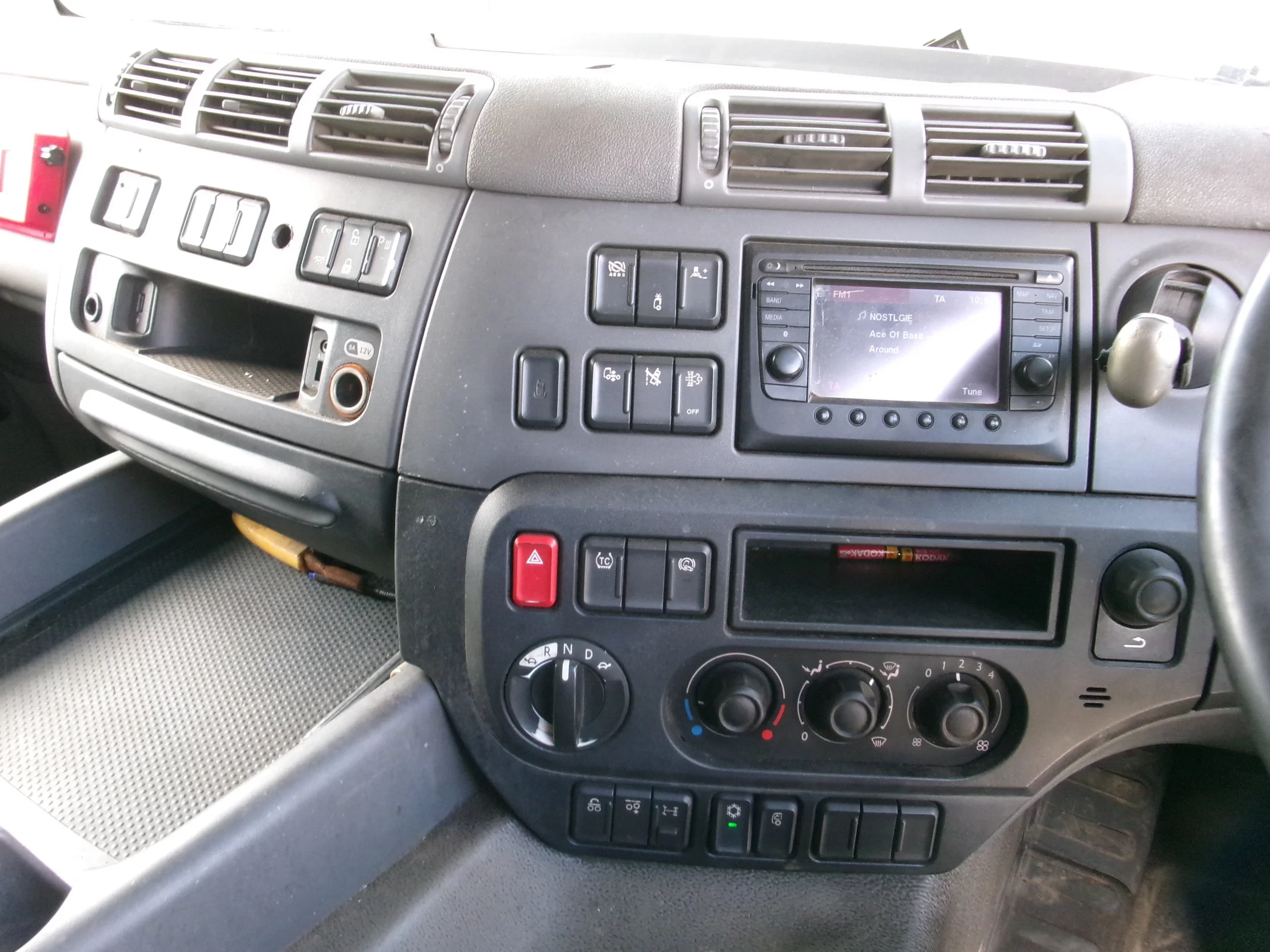 DAF CF 330 2016 - 6X2 LIFTAS + LEPEL afbeelding 9