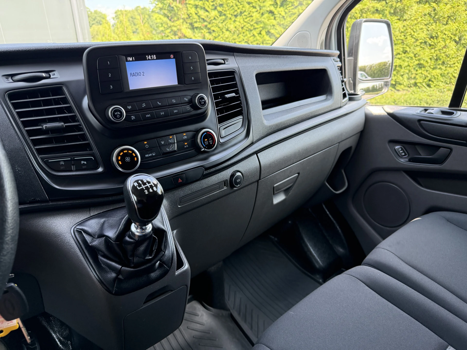 Ford Transit Custom 2019 - 2.0 TDCI / L1H1 / 1e EIG. / 40.176 KM! / TREKHAAK / IMPERIAAL / INRICHTING / AIRCO / 3-ZITS afbeelding 12