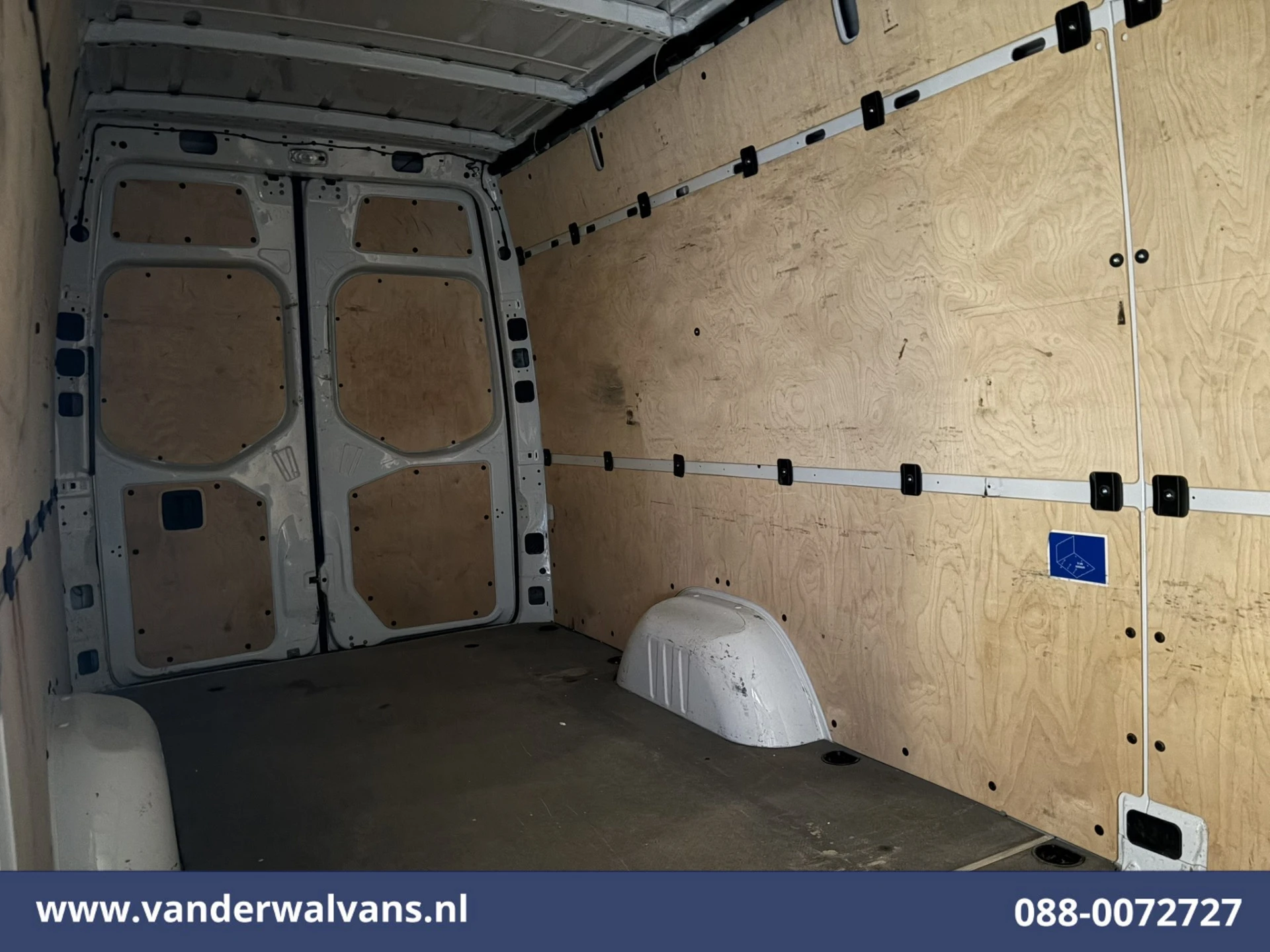 Mercedes-Benz Sprinter 2021 - 317 CDI 170pk L3H2 Euro6 Airco | 2800kg Trekhaak | Bijrijdersbank afbeelding 10