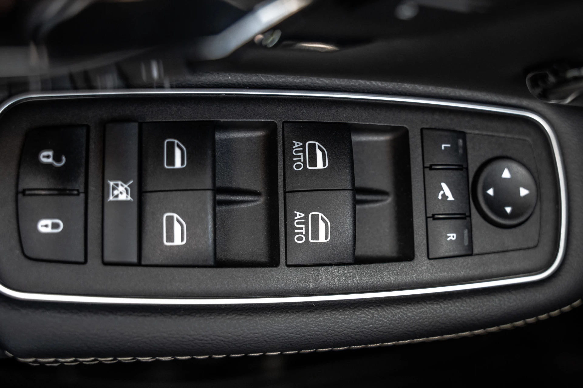 Dodge Ram 1500 2024 - 1500 LIMITED 5.7L V8 | 1e Eigenaar | Head up | Luchtvering | Rambox | Split Tailgate | Pano | Harman / Kardon zdjęcie 28
