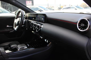 Mercedes-Benz A-Class 2020 - 180 AUT7 AMG LINE WIDESCREEN NAVI CAMERA CARPLAY NL AUTO изображение 13