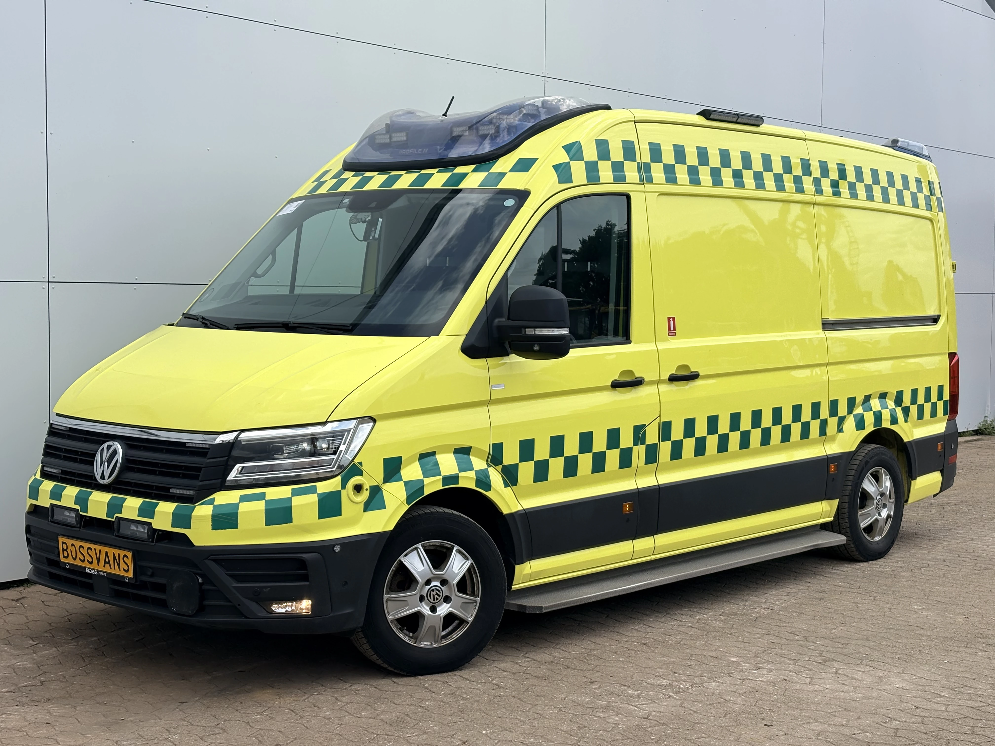 Volkswagen Crafter 2020 - 2.0 TDI 177PK Ambulance L3H3 Automaat Ziekenwagen Rettungswagen ACC Motorverwarming 230v Camper image 1