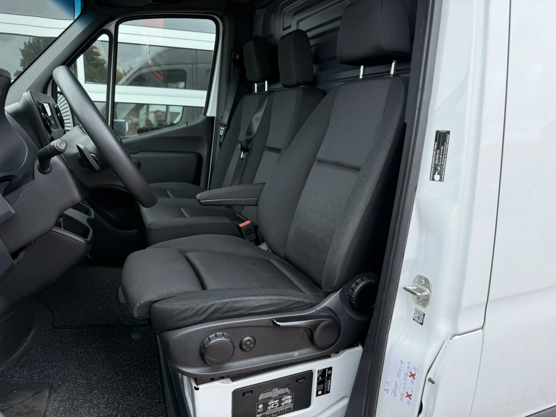 Mercedes-Benz Sprinter 2023 - 215 1.9 CDI L2H2 FWD afbeelding 5