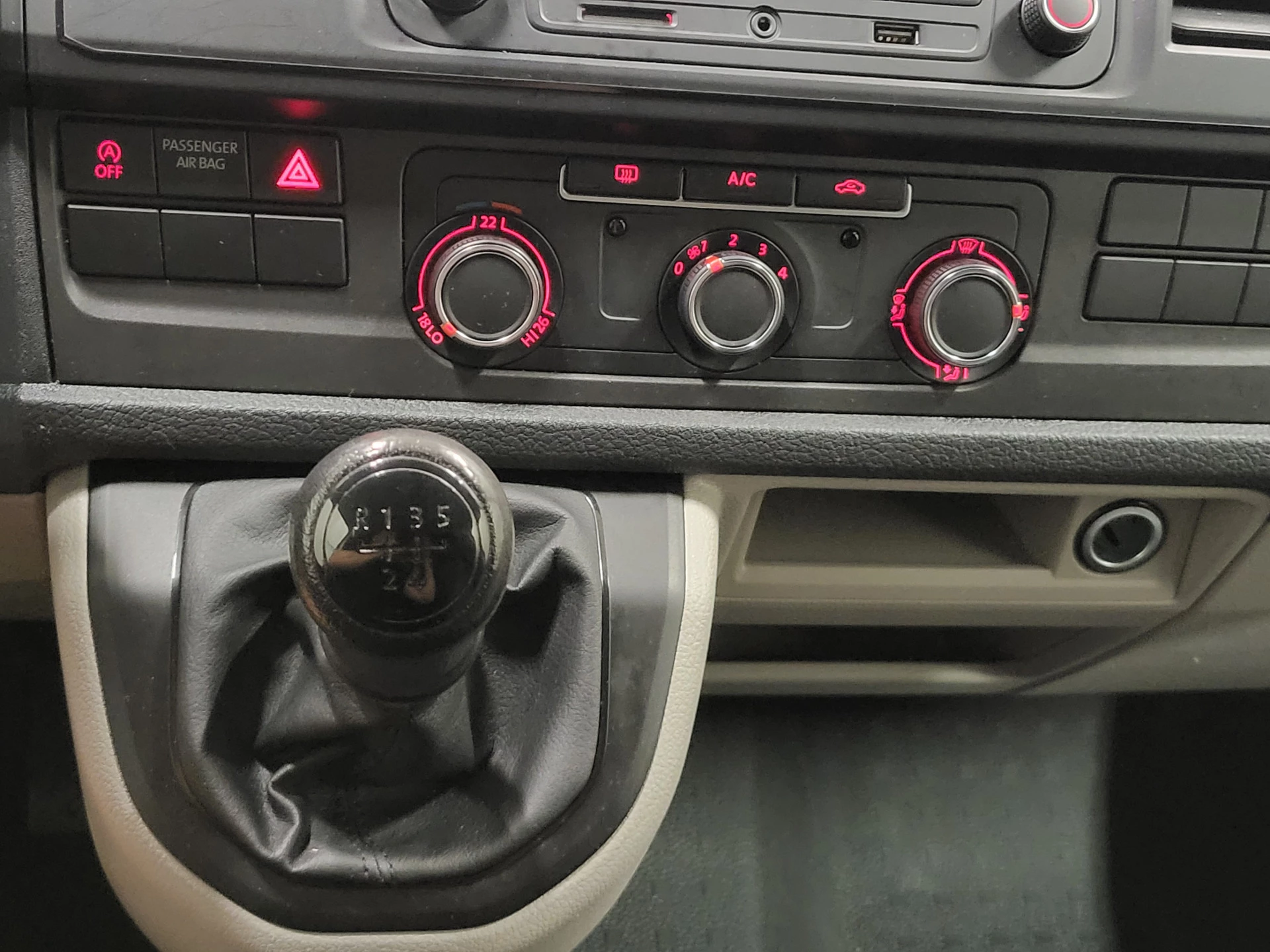 Volkswagen Transporter 2018 - 2.0TDI Euro 6! изображение 12