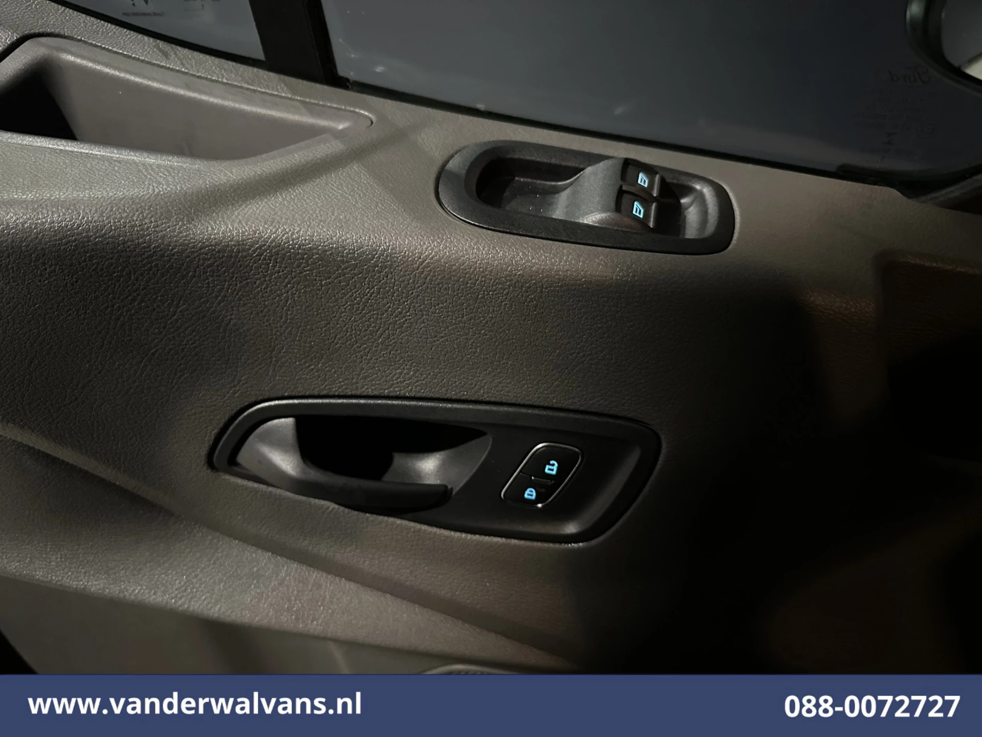 Ford Transit 2022 - 2.0 TDCI 160pk Bakwagen Laadklep Euro6 Airco | 1040kg laadvermogen | Cruisecontrol | Verwarmde Voorruit obrázek 17