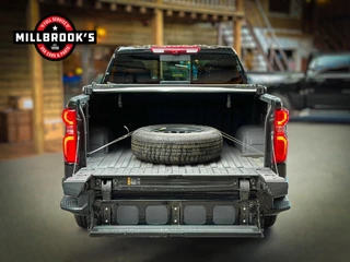 Chevrolet Silverado 2024 - USA High Country 6.2 V8 420 PK изображение 13
